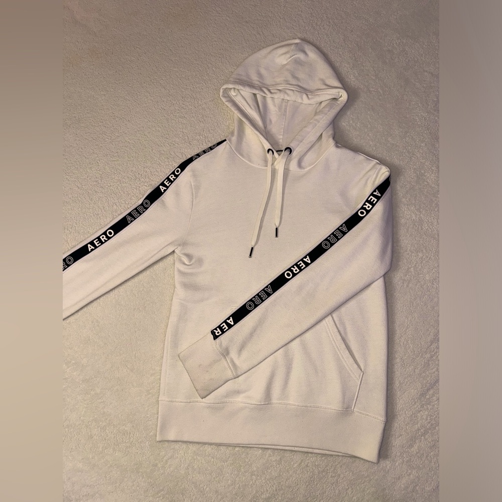 Aeropostale. white and black sweatshirt. Worn. VERY SOFT!